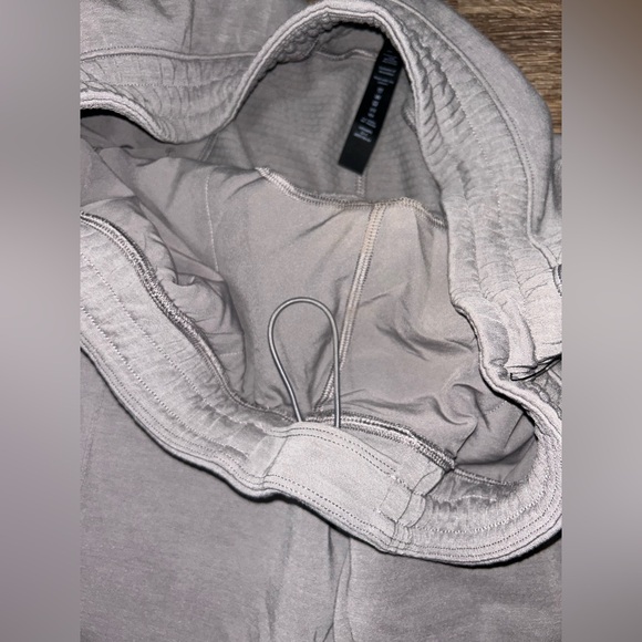 Lululemon Athletica Men's Light Gray Pants - Picture 3 of 5